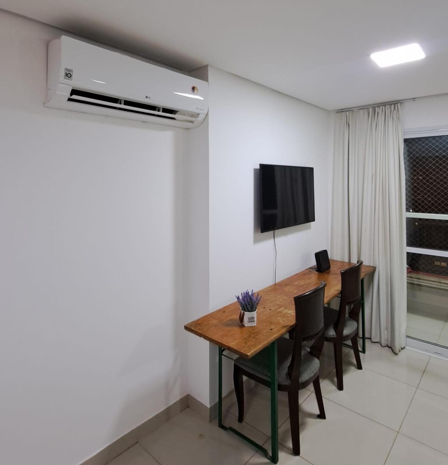 Lounge 22 Praca Do Sol Tamandare Shopping Bouganville Jotas Bartolomeu Cartorio Artiaga Hospital Do Coracao Annis Rassi Ibis Holliday Rua 9 Feira Da Lua Bodytech Marista Madalena Bahrem Nord23 Pao De Acucar Alameda Das Rosas Zoologico Goiânia Exterior foto